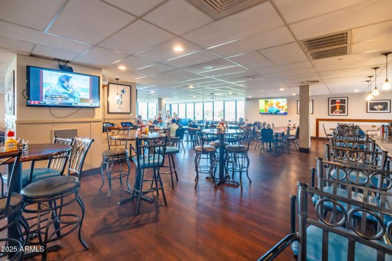 17 Community Bar & Grill