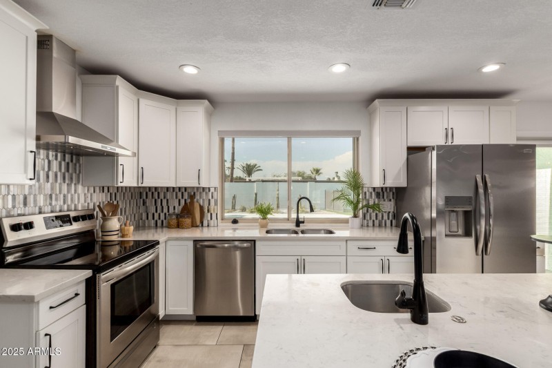 17- 2550 E Sahuaro Dr, Phoenix 85028