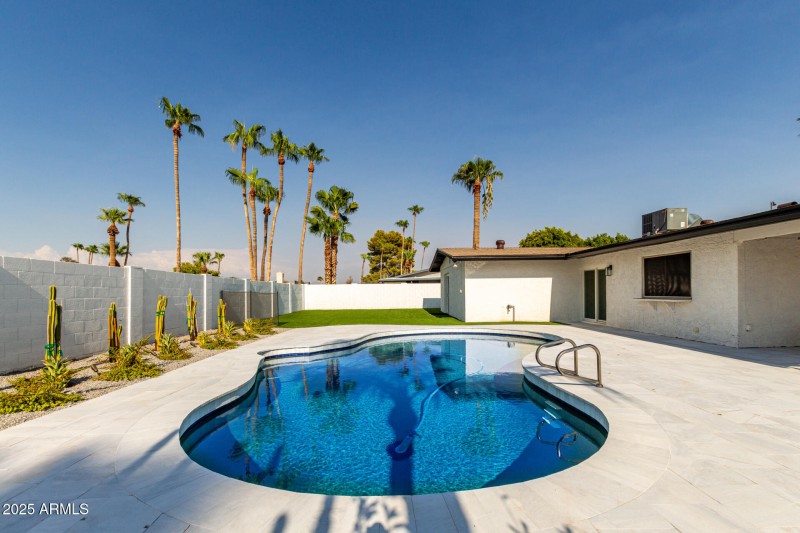 38- 2550 E Sahuaro Dr, Phoenix 85028