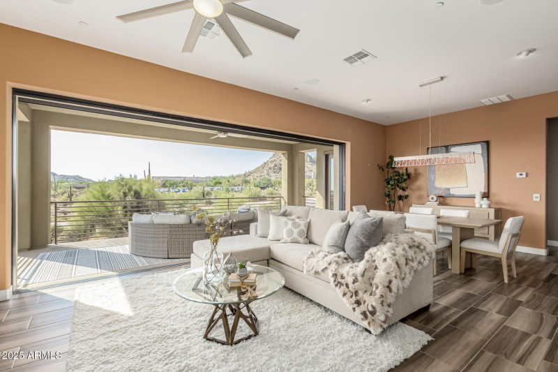 Pinnacle Pointe Unit 2037