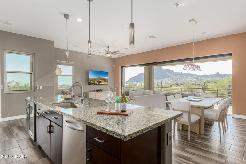 Pinnacle Pointe Unit 2037