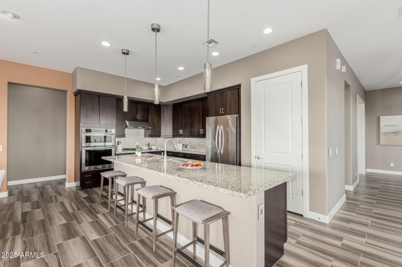 Pinnacle Pointe Unit 2037