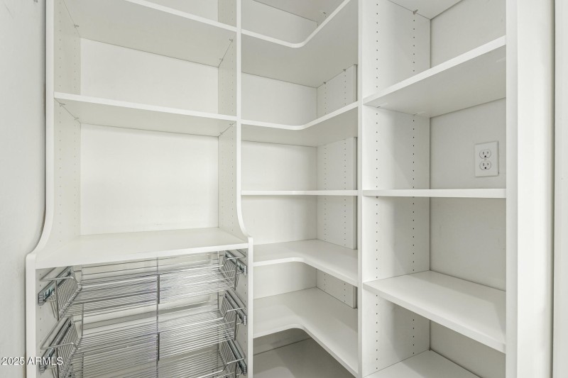 Pinnacle Pointe Unit 2037