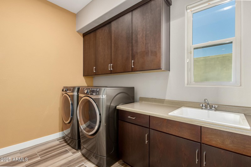 Pinnacle Pointe Unit 2037