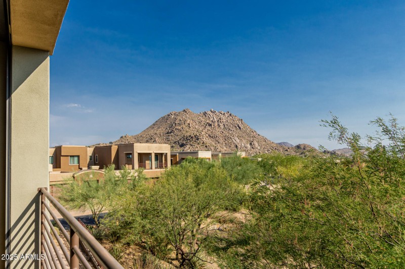 Pinnacle Pointe Unit 2037