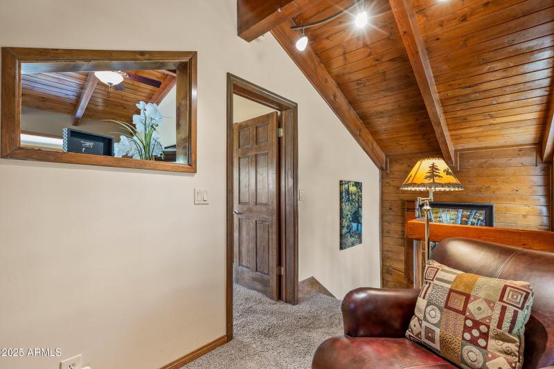 Office, reading nook or sleeping area