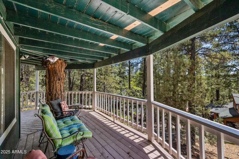 Wraparound lower deck