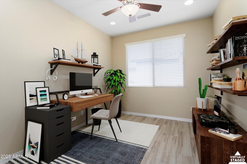 29-Office - Staged