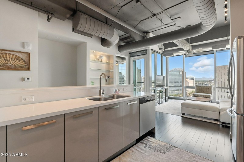 7-web-or-mls-Lexington-7