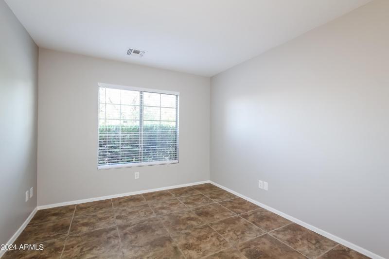 005-photo-dining-room-7664988