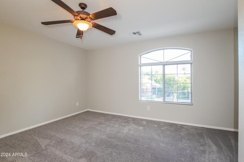 010-photo-bedroom-7664979