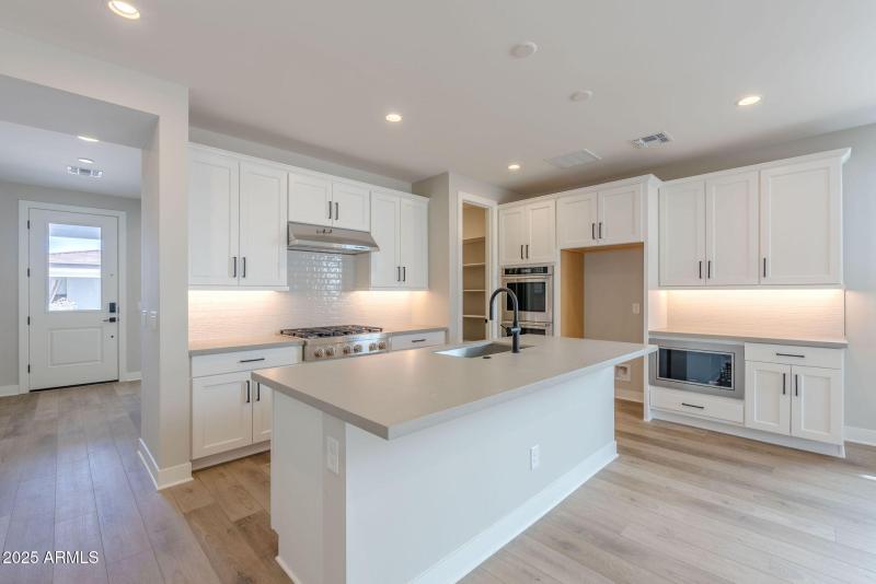 Kitchen W Island Seating