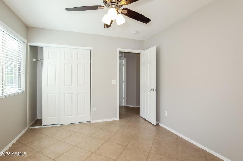 011-photo-bedroom-7546583