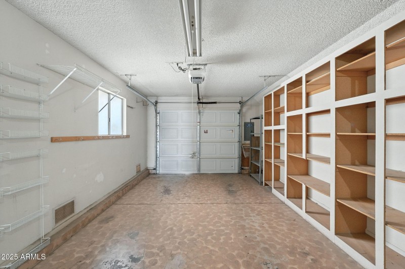 30-web-or-mls-Lancaster-31