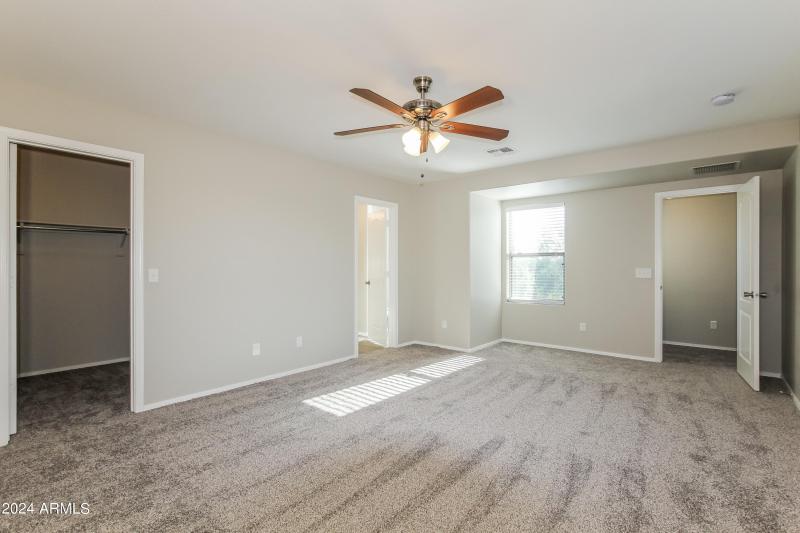 008-photo-master-bedroom-7827820