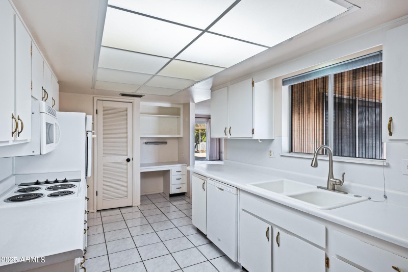 11041 W Pleasant Valley Rd-9