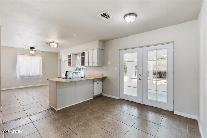 05-Dining Area & Kitchen