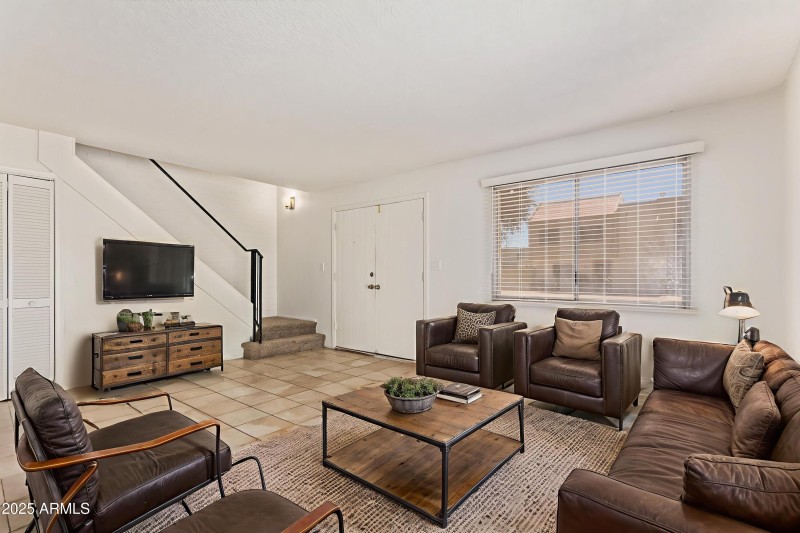 07-Palo-Verde - Living Room - Industrial