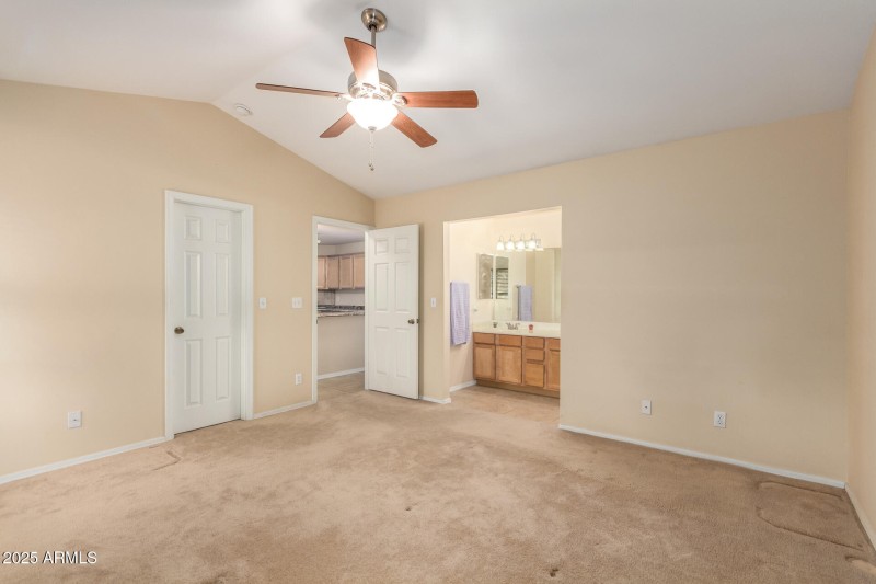 Owner's suite with ensuit bath