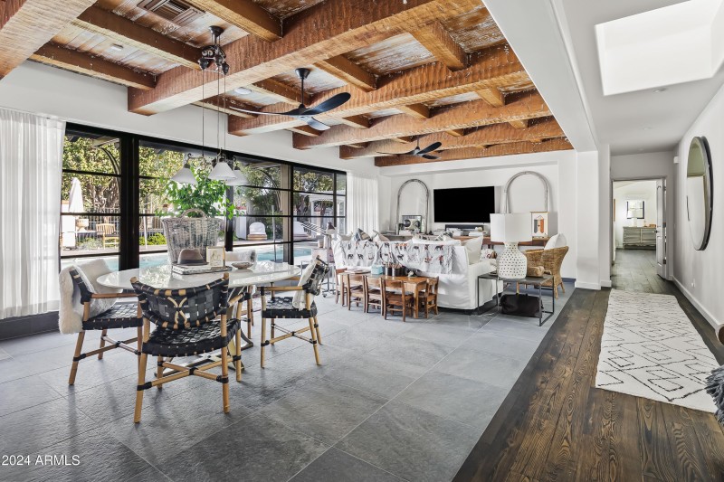 Sitting Room off of Pool 2