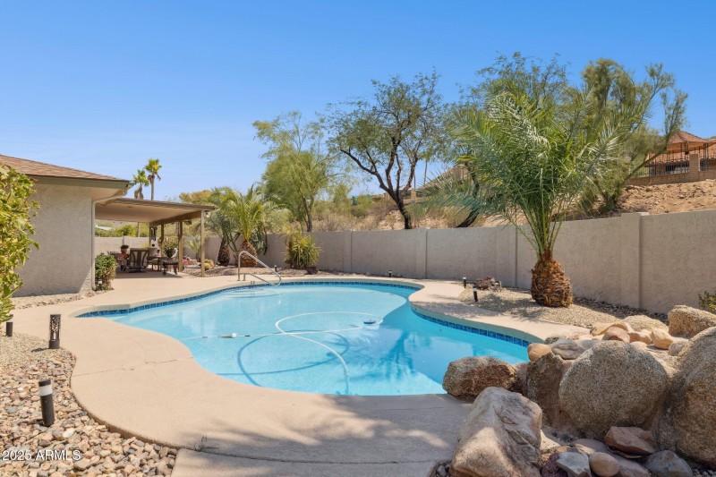 Self Cleaning Pool