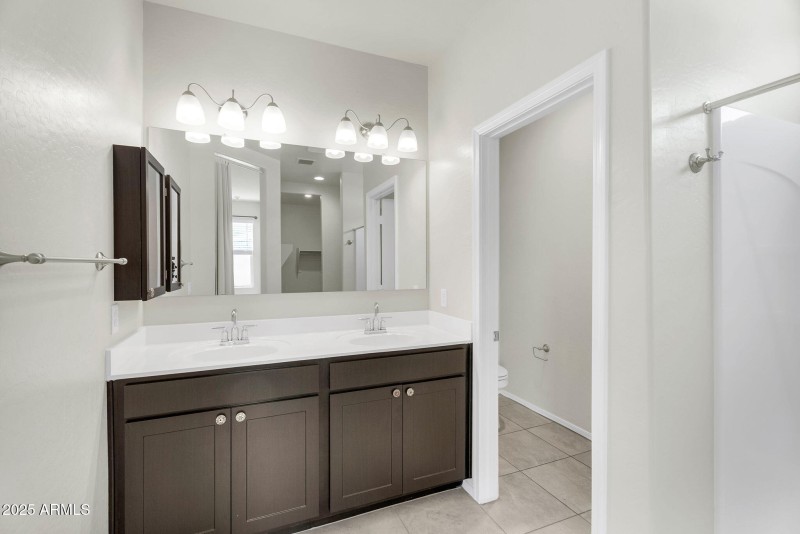 Dual-Sink Vanity Bath