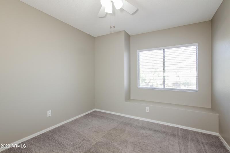 011-photo-bedroom-7603361