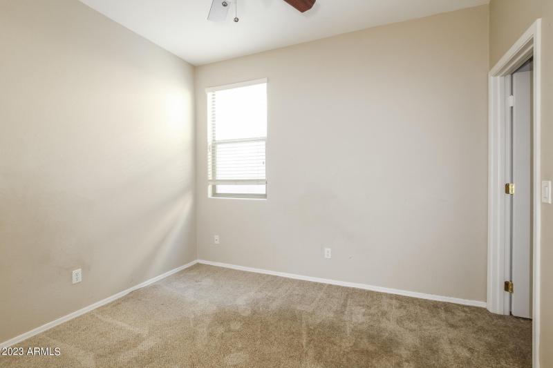 011-photo-bedroom-7612085