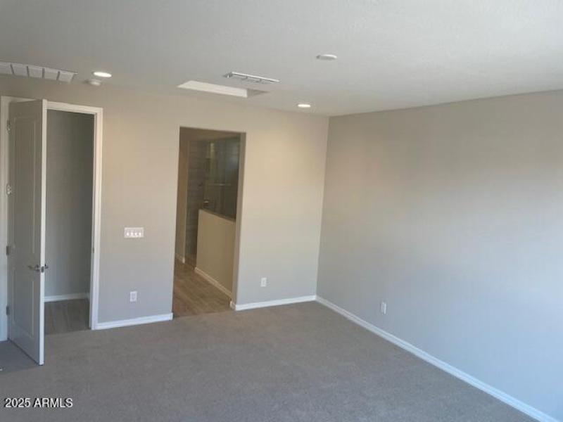 2 on suite bedroom: bath