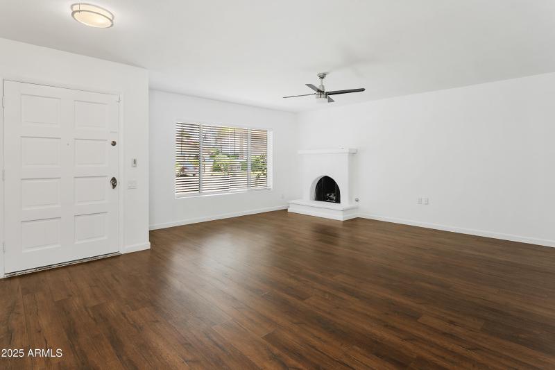 1527EWestwindway003