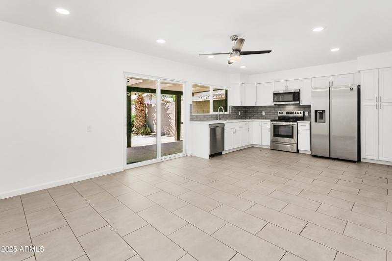 1527EWestwindway006