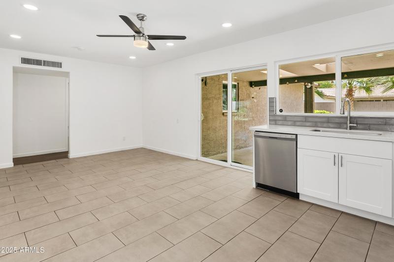 1527EWestwindway010