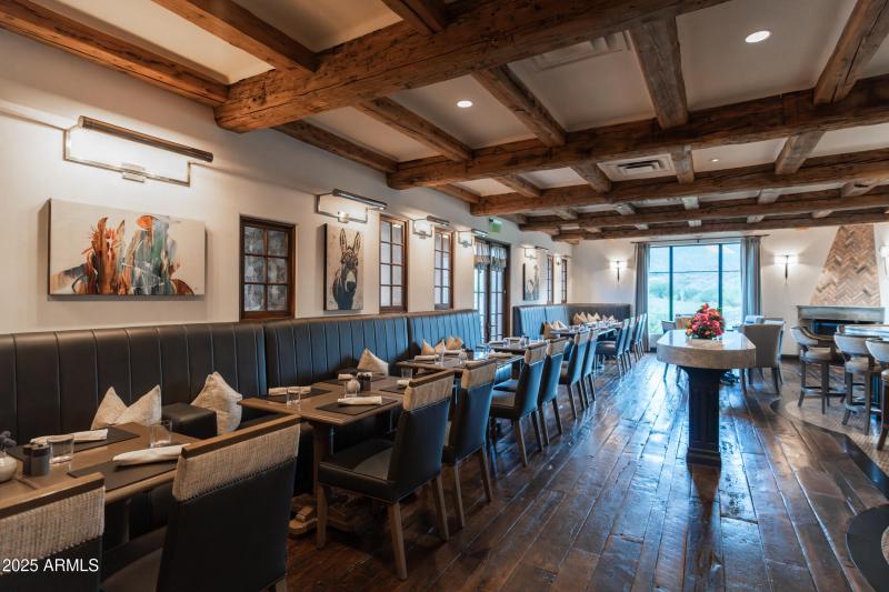 5. Silverleaf Club Spike Bar