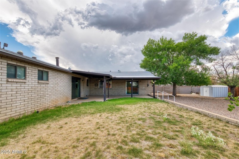 072028-2011 East Foothills Drive