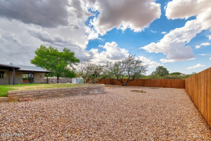 072043-2011 East Foothills Drive