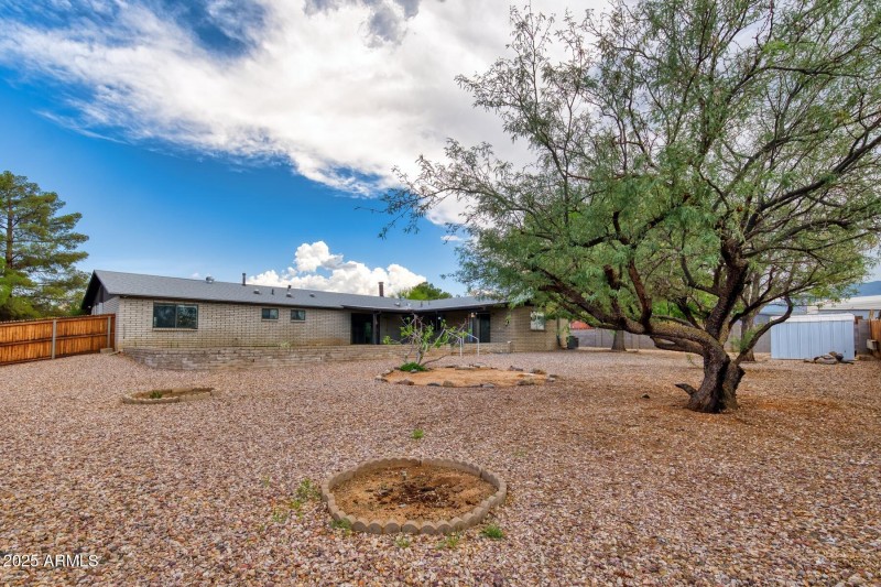 072083-2011 East Foothills Drive