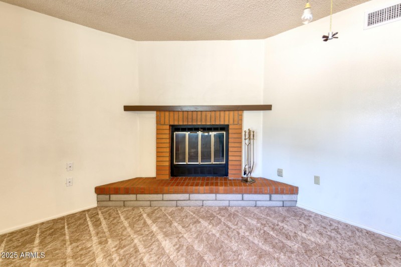 082048-2011 East Foothills Drive