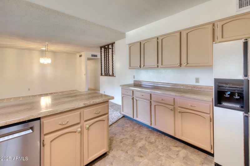 082118-2011 East Foothills Drive