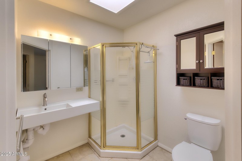 082238-2011 East Foothills Drive