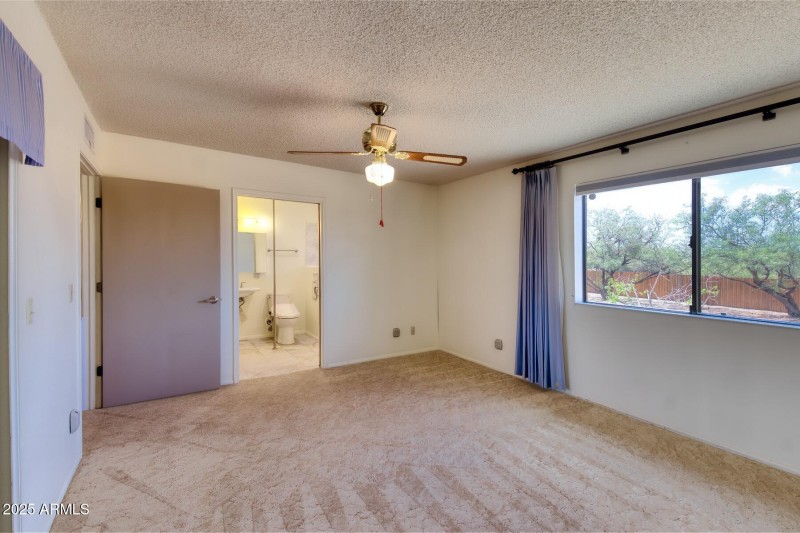 082293-2011 East Foothills Drive