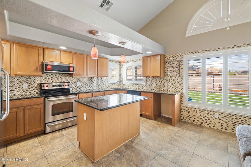 Kitchen breakfast area