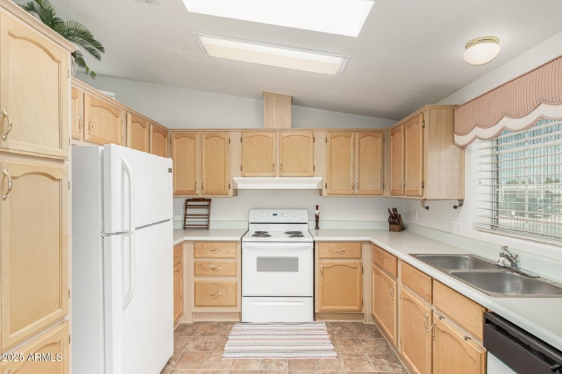 18 - Main Street 8421