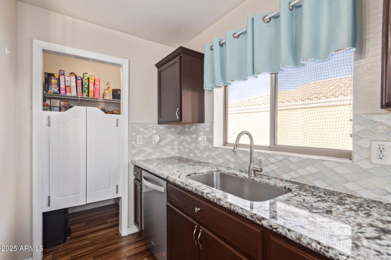 Farm sink & walk in pantry