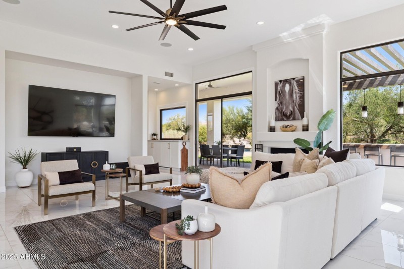 12-web-or-mls-7832-e-parkview-ln