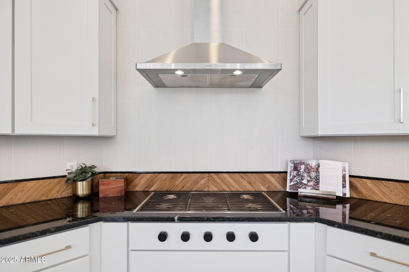 18-web-or-mls-7832-e-parkview-ln