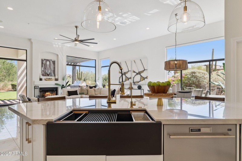 19-web-or-mls-7832-e-parkview-ln