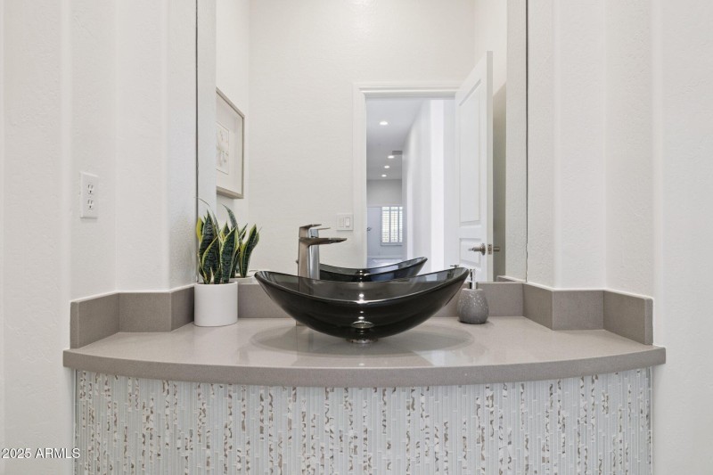 22-web-or-mls-7832-e-parkview-ln