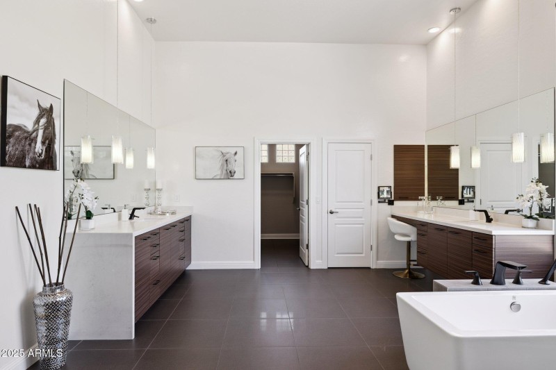 27-web-or-mls-7832-e-parkview-ln