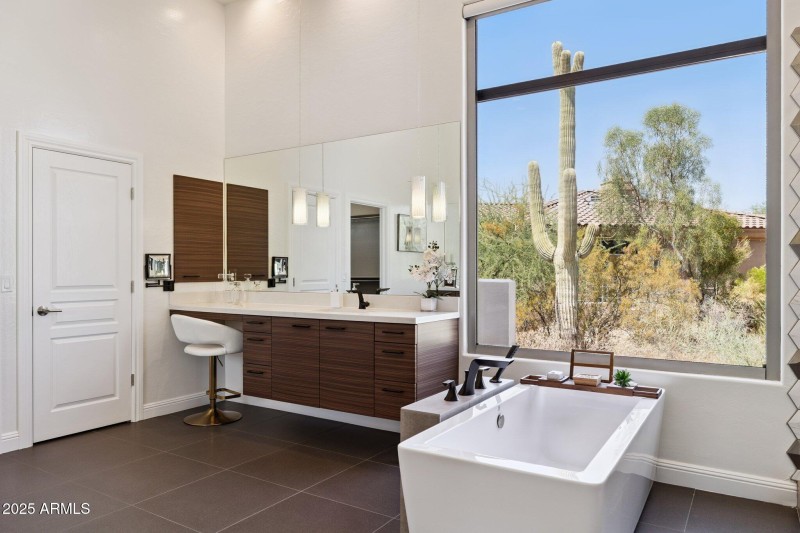 28-web-or-mls-7832-e-parkview-ln