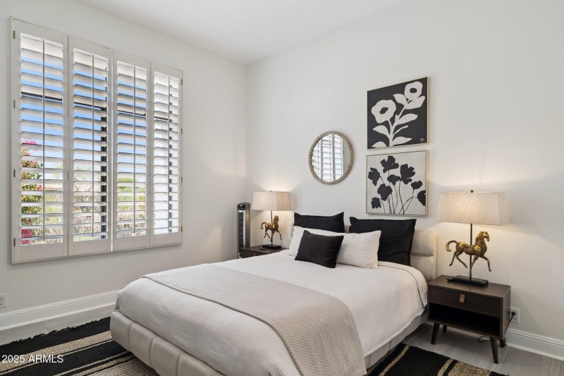 33-web-or-mls-7832-e-parkview-ln